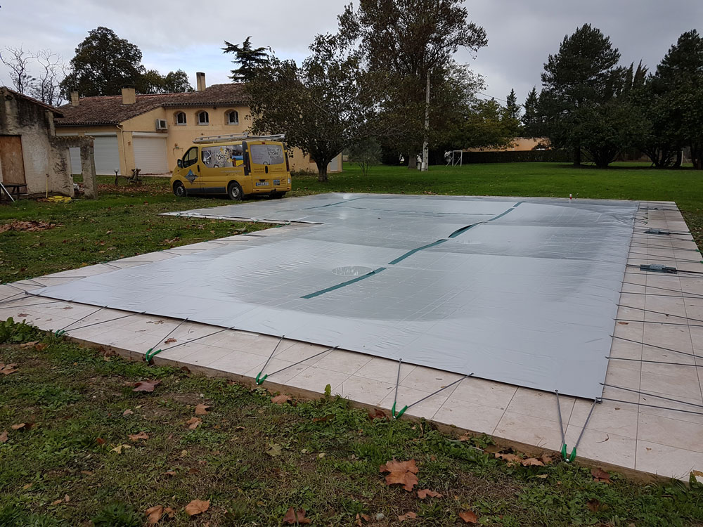 bâche traditionnelle de piscine grande surface