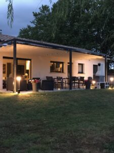 pergola rétractable de mur à piliers