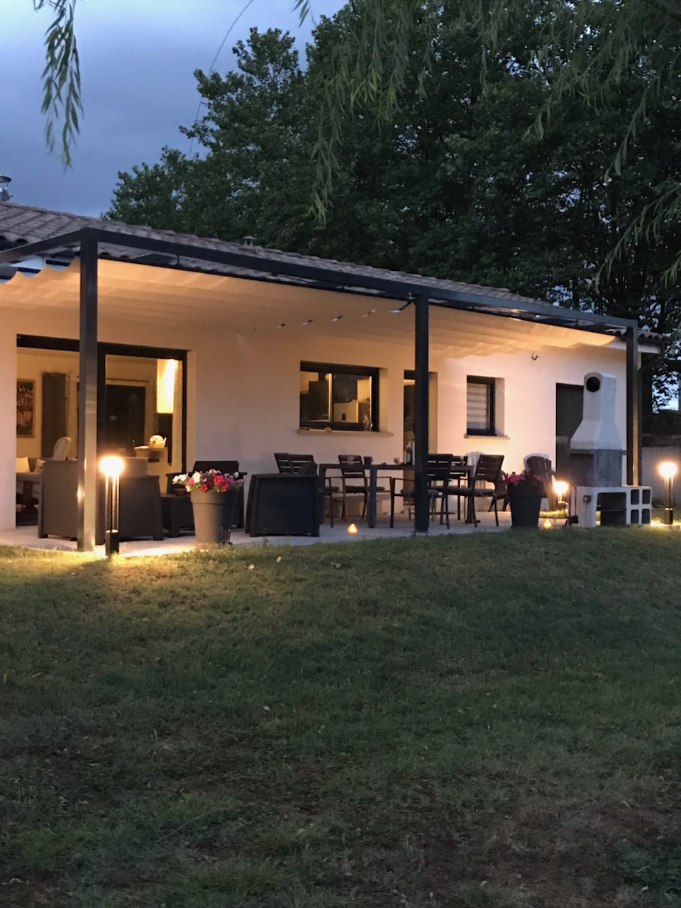 pergola rétractable de mur à piliers